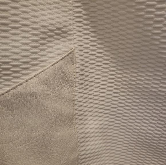 Chic Sheike white textured leather pencil skirt - Picture 3 of 6